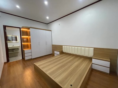 Gia thuỵ, nguyễn văn cừ  dt 60m - mt 8,5m  lô góc 4 tầng thang máy  nhích 14 tỷ 3