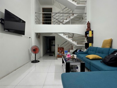 Bán nhà 38.5m2, liên tỉnh 5, 3 tầng, 3pn, xh đổ cửa 1