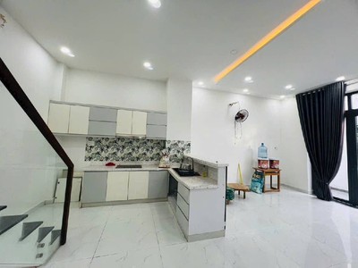 Bán nhà 55m2 x 3 tầng  long trường ,quận 9  ngang hiếm  5.5m , hxh đường 6m ,giá chỉ 4 tỷ 800 3