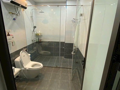 Cho thuê nhà phố Văn Cao, 4 p.ngủ khép kín, DT: 70m2. 1