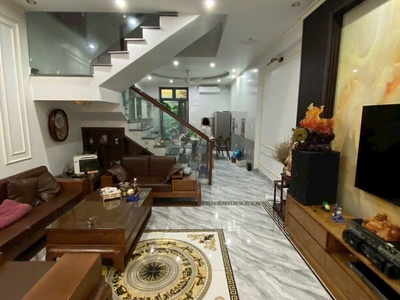 Cho thuê nhà phố Văn Cao, 4 p.ngủ khép kín, DT: 70m2. 0