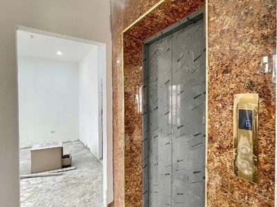 Nhà dòng tiền đội cấn 60m x7 tầng thang máy 22,5 tỷ lô góc,ngõ thông,30m ô tô tránh 2