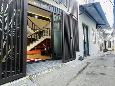 Nhà 2 tầng 2 mê kiệt ô tô full nội thất y hình  - gần đường chính tô hiệu 0