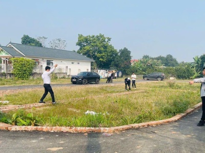 Cần tiền bán lô góc 100m có 2 mặt tiền đẹp đường chính thông 3 lối. giá đầu tư. kđt hòa lạc-sơn tây 3