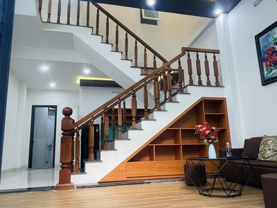 Nhà 2 tầng 2 mê kiệt ô tô full nội thất y hình  - gần đường chính tô hiệu 2