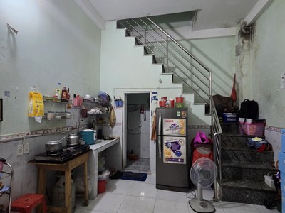 Nhà 112m2-  gần ngã tư thủ đức   kế bên bv đa khoa    2 tầng đúc kiên cố 6 phòng cho thuê   chỉ 7.x 1