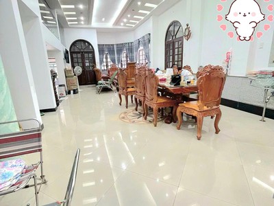 Bán nhà mặt phố 200m2 bình tân, 3 tầng, 6pn, sổ đỏ, nhỉnh 19xx tỷ - vị trí vàng, 0943166831 xem nhà 0