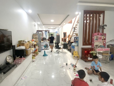Bán nhà ngang lớn 6.35m gần chợ tam bình, đường gò dưa thủ đức, diện tích 159m , hẻm xe hơi, giá tốt 1