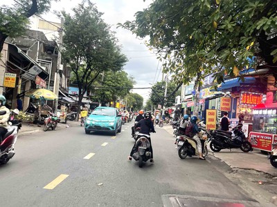 Bán nhà 3 tầng tam bình thủ đức, 159m hẻm xe hơi, gần chợ, có dòng tiền 12 triệu/tháng, giá 10.x tỷ 2