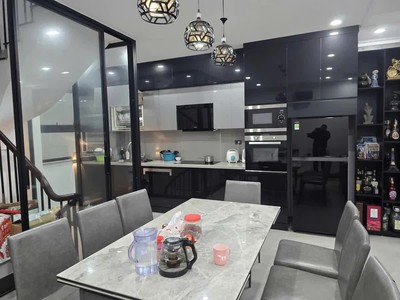 Toà nhà 7 tầng lừng lững phố tư đình  dt 63m - mt 6m  đẹp - chất - độc  chỉ 30,x mầm non tỷ 3