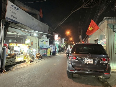 Bán nhà tặng nt hẻm 993 phạm văn bạch 63m2 ngang 5m 5 tầng ngay chợ chỉ 8.2 tỷ. 0