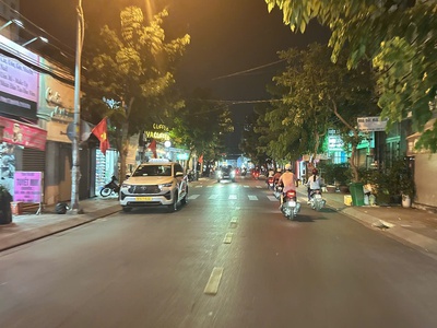 Bán nhà tặng nt hẻm 993 phạm văn bạch 63m2 ngang 5m 5 tầng ngay chợ chỉ 8.2 tỷ. 2