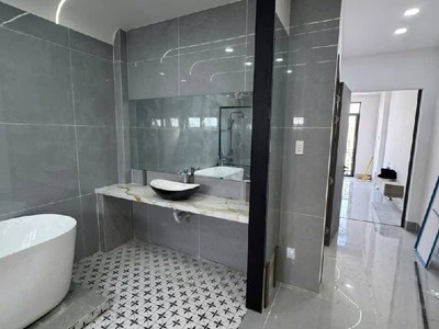 Bán nhà 55m2 5 tầng , hxh 8m , nguyễn duy trinh , long trường , q9 , giá 6 tỷ 500 tl 2