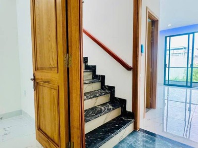 Bán nhà 50m2 4 tầng , hxh đường 8m , lã xuân oai , long trường , q9 , giá chỉ 6 tỷ tl 4