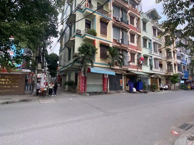 13,6 tỷ. nhà phân lô cán bộ cao cấp khương trung. ngõ oto qua nhà. diện tích 40m, 5 tầng, 6 phòng 4