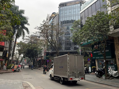 Kinh doanh đỉnh , bán nhà liễu giai văn cao, ô tô tránh, mặt tiền 5m, chỉ 30 tỷ 0