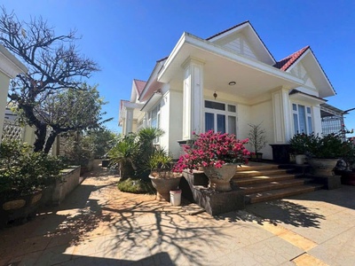 Bán villa sân vườn 1038 m2 - thị trấn liên nghĩa đức trọng lâm đồng  giá 11 tỷ 2