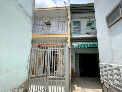 Cần bán 140m2 hai nhà 1 tấm mt đường xóm giữa 2