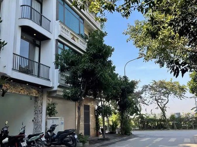 Tđc thạch bàn  dt 50m xây 6 tầng thang máy  phân lô vỉa hè ô tô tránh  1x tỷ chưa tl 1