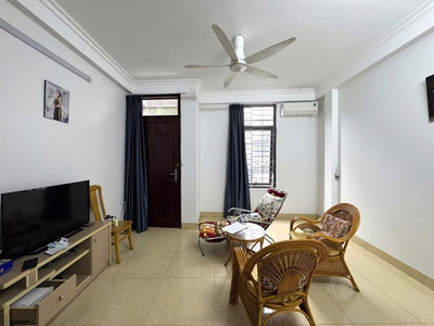 Hào nam ngõ thông - kinh doanh - dt 39m2 6 tầng mặt tiền 4.6m giá 14.3 tỷ 2