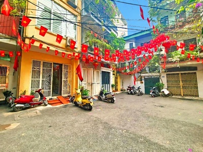 Hoàng hoa thám 38m x4 tầng 8,35 tỷ-ô tô đỗ cổng,2 thoáng trước sau,dân xây 0