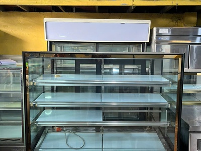 Thanh lý tủ trưng bày bánh alaska   1m5   ngoại hình đẹp...