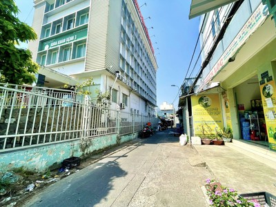 Bán nhà 2 tầng 4PN Chợ Linh Xuân - 93m2 đường xe hơi thông chỉ 6.4 tỷ 0