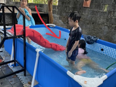 Tự chế thêm máng trượt cầu tuột nhỏ trong nhà bằng cách chỉ mua thêm máng trượt bé 1 triệu 8