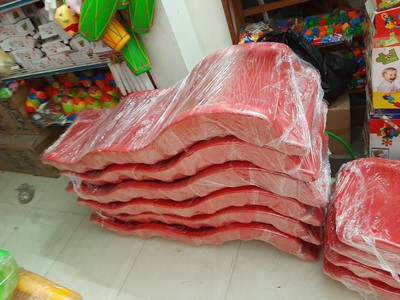 Tự chế thêm máng trượt cầu tuột nhỏ trong nhà bằng cách chỉ mua thêm máng trượt bé 1 triệu 5