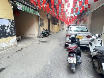 Bán căn hộ tập thể tầng 2 - khu a13 thanh xuân bắc - ô tô đỗ chân cầu thang - vị trí đắc địa 0