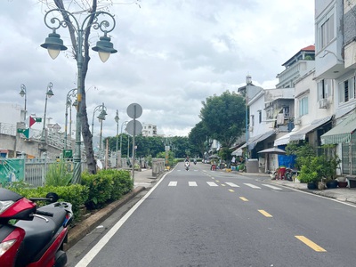 Nhà 4 tầng nở hậu l mặt tiền view bờ kè lò gốm p12q6. giá: 8.6 tỷ 4