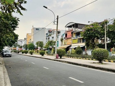 Mặt tiền kinh doanh   đường 30m   đối diện công viên   85m chỉ 12.x tl 0