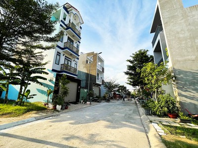 Đất trung tâm q12 an phú đông 14x22 giá 5.x tỷ 3