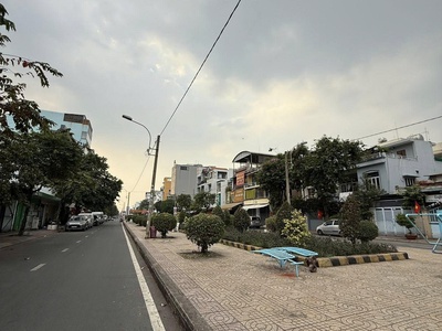 Bán nhà mặt tiền hiền vương - thông ra nguyễn sơn, 4,1x20m, cấp 4 - tiện xây, sổ a4, 12,5 tỷ. 0