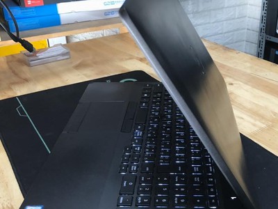 Laptop Dell Precision 3541 Core i7-9750H Ram 16GB SSD 256GB 2 VGA Rời Quadro P620 Máy Đẹp 3