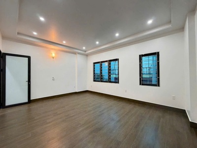 Bán nhà diện tích rộng, gần chợ Phương Lưu 0