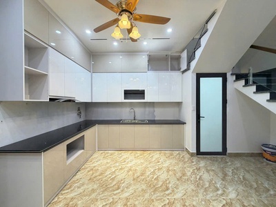 Bán nhà diện tích rộng, gần chợ Phương Lưu 5