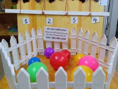 Ông già noel bằng gỗ có thể  giât dây cử động với nhiều màu sắc khác nhau 4