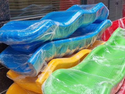 Tìm đối tác giao buôn các loại máng trượt, cầu tuột, riêng chỉ máng không chân sắt cho các xưởng sắt 7