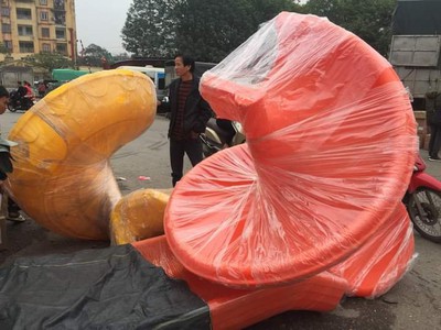 Tìm đối tác giao buôn các loại máng trượt, cầu tuột, riêng chỉ máng không chân sắt cho các xưởng sắt 14