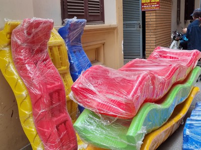 Tìm đối tác giao buôn các loại máng trượt, cầu tuột, riêng chỉ máng không chân sắt cho các xưởng sắt 4