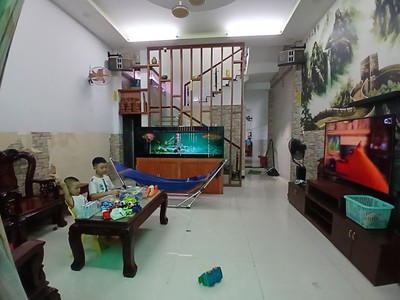 Bán nhà 3 tầng đường trần thị điệu, phường phước long b, q9, thủ đức, tp hcm. dt - 95m2, 3 tầng. 0