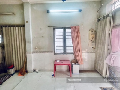 Chính chủ bán nhà 2 tầng ở đường  dương quảng hàm, hẻm thông, 3 phòng ngủ giá chỉ 4 tỷ còn bớt cho 2