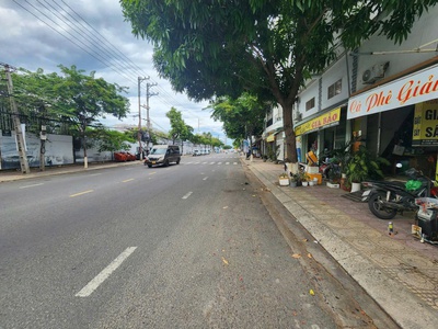 Bán nhà 2 mặt tiền đường tô hiệu, sát kđt mipeco   gần biển   6,5 tỷ 0