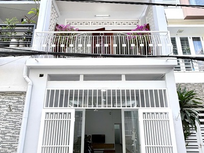 Bán nhà trung tâm nha trang, đường ô tô quốc tuấn   gần lê hồng phong   5,5 tỷ 0