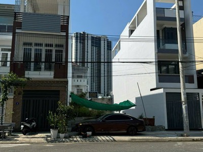Bán nhà 3 tầng mặt tiền đường Lý Thái Tổ 20m, Vĩnh Hoà, Bắc Nha Trang GIÁ 8,9 TỶ 0