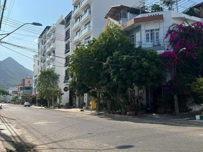 Bán nhà 3 tầng mặt tiền đường Lý Thái Tổ 20m, Vĩnh Hoà, Bắc Nha Trang GIÁ 8,9 TỶ 5