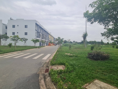 Ở trọ mãi hay có nhà riêng, sở hữu nhà mặt phố chỉ với 439 triệu 3