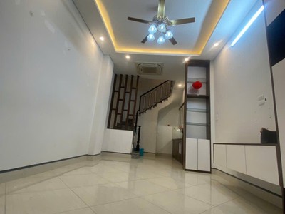 Bán nhà riêng ngọc thụy, long biên 5 tầng có ô chờ thang máy ở ngay 2