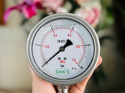 Đổ dầu vào đồng hồ áp suất để làm gì 0